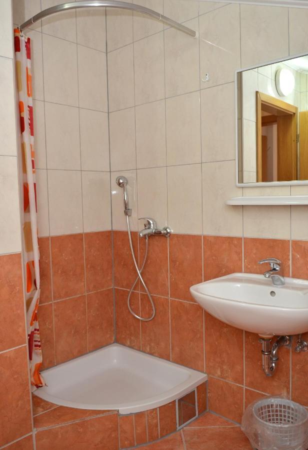 Apartments By The Sea Gradac, Makarska - 13681 Градац Екстериор снимка